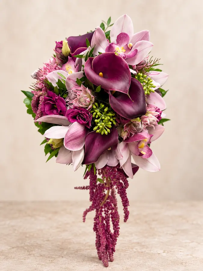 Eleganter Strauß mit Callas und Orchideen