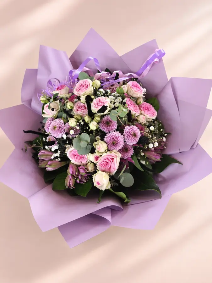 Üppiger Blumenstrauß in Rosa, Pink und Violett